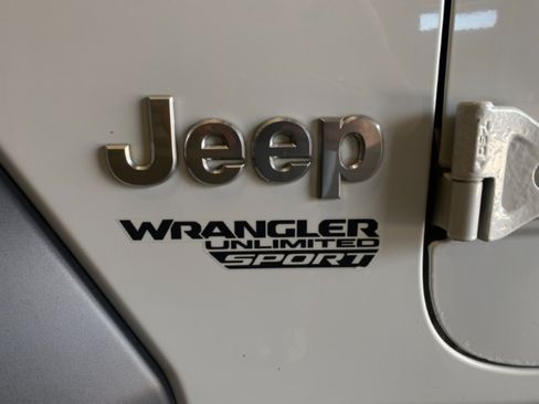 Used 2019 Jeep Wrangler Unlimited Sport S AWD/4WD image 18