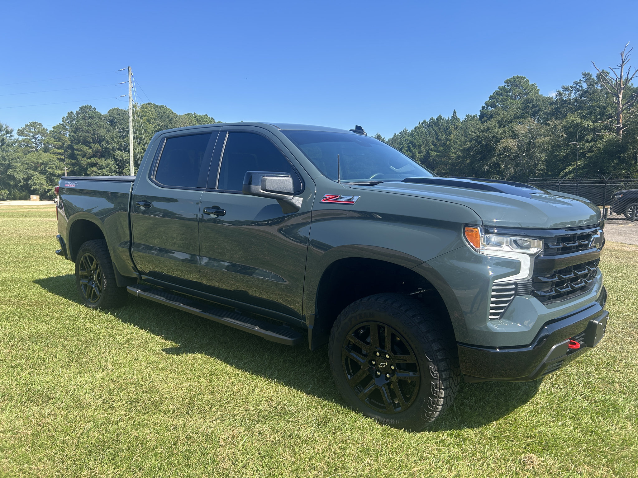 Used 2025 Chevrolet Silverado 1500 LT Trail Boss w/ Convenience Package II AWD/4WD image 8