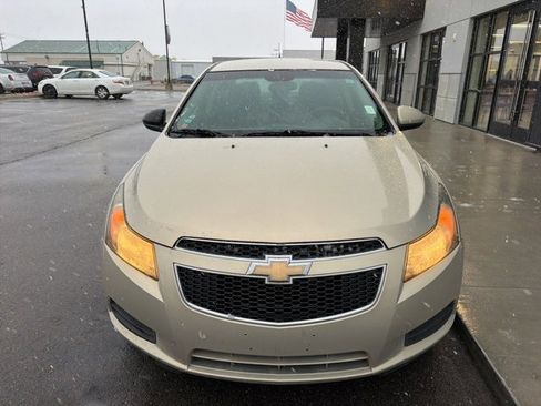 Used 2011 Chevrolet Cruze LT image 2