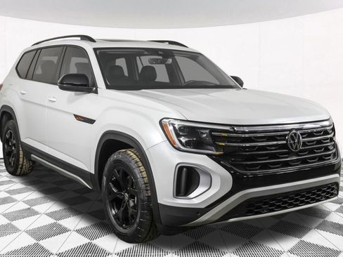 Used 2024 Volkswagen Atlas Peak Edition SEL image 16