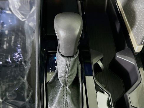 Used 2025 Toyota Camry XLE image 21