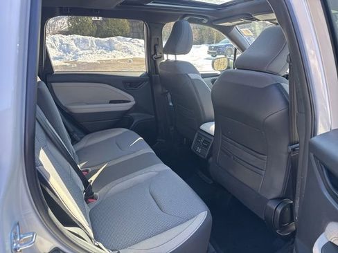 Used 2025 Subaru Forester Premium image 13