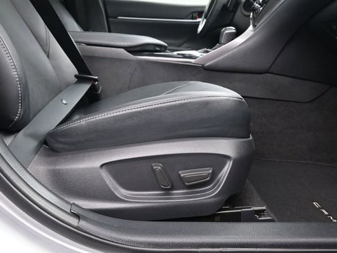 Used 2019 Toyota Camry XSE image 13