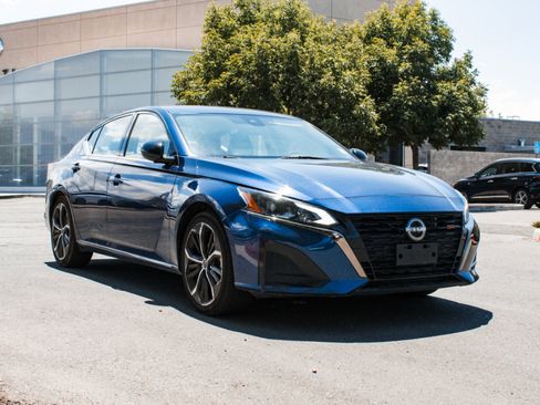 Used 2024 Nissan Altima 2.5 SR FWD image 3