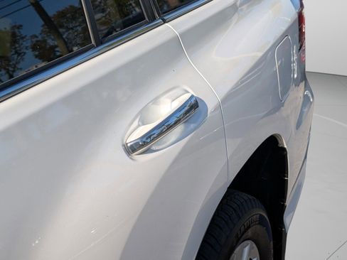 Used 2023 Lexus GX 460 Premium w/ Premium Plus Package image 24