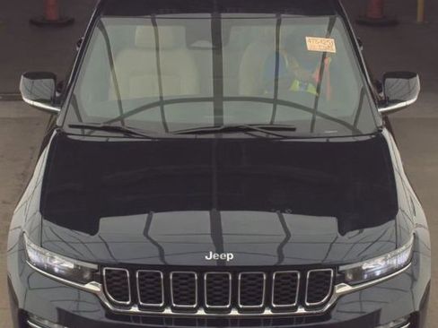 Used 2023 Jeep Grand Cherokee 4WD 4xe image 3