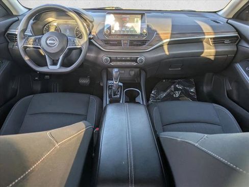 Used 2024 Nissan Altima 2.5 SV image 17