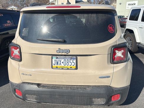 Used 2015 Jeep Renegade Latitude w/ Cold Weather Group image 11