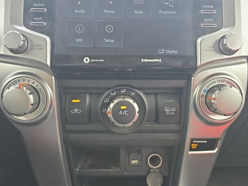 Used 2024 Toyota 4Runner SR5 AWD/4WD image 18