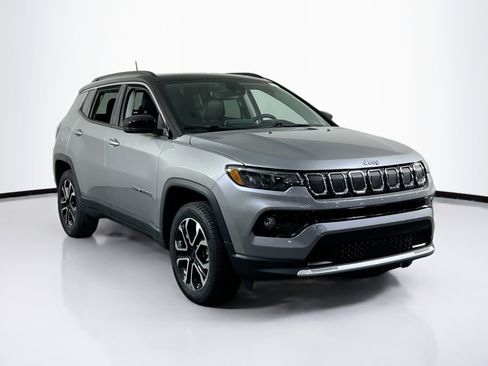 Used 2022 Jeep Compass Limited w/ Sun and Sound Group AWD/4WD image 3