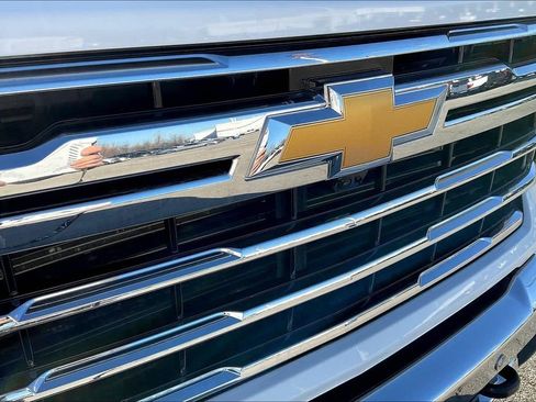 Used 2024 Chevrolet Silverado 2500 LTZ w/ LTZ Convenience Package image 31