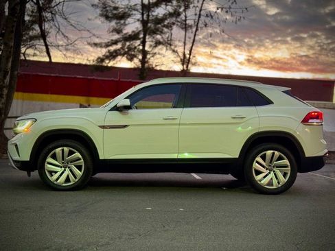 Used 2022 Volkswagen Atlas Cross Sport SE image 4