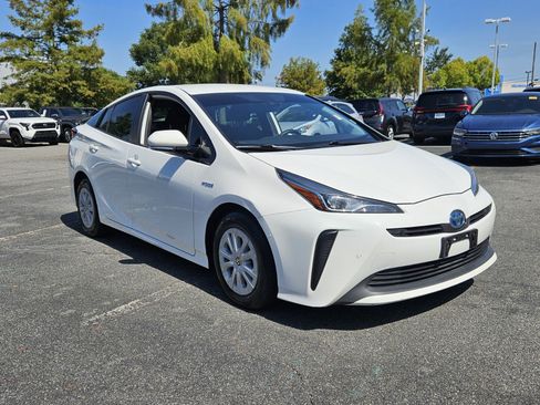 Used 2019 Toyota Prius LE FWD image 1