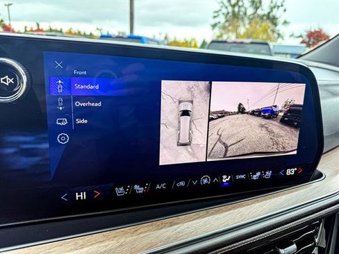 Used 2025 Chevrolet Suburban High Country image 77