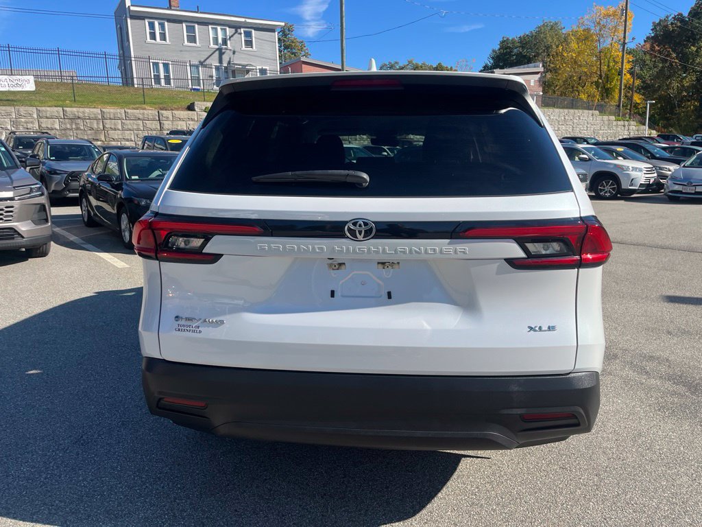 Used 2024 Toyota Grand Highlander AWD Hybrid image 4