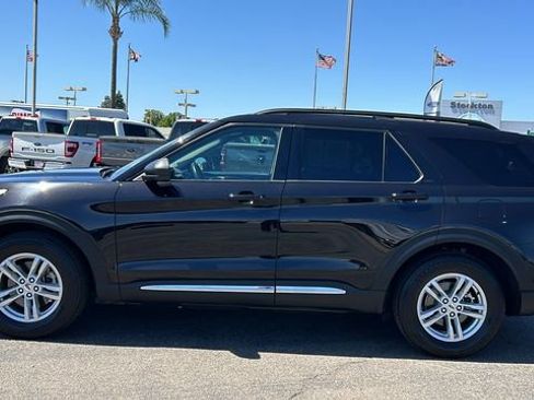 Certified 2023 Ford Explorer XLT RWD image 7