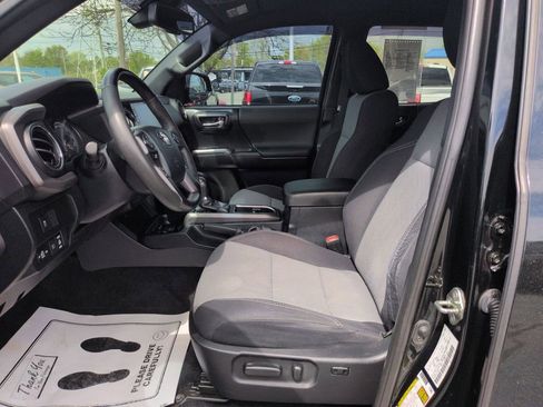 Used 2020 Toyota Tacoma TRD Off-Road image 9