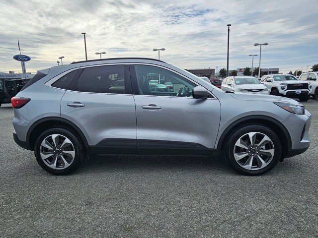 Used 2024 Ford Escape Platinum AWD/4WD image 2