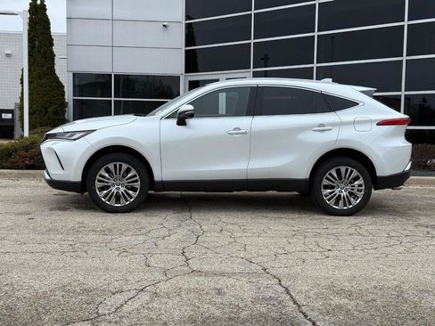 Used 2023 Toyota Venza XLE image 6