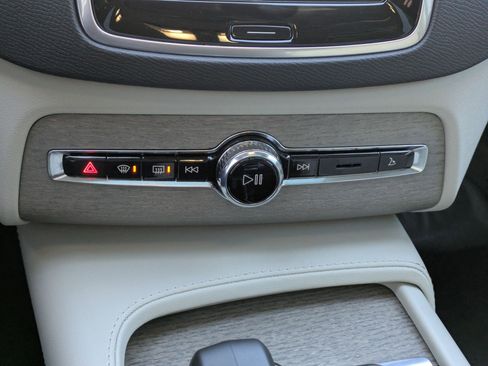 Used 2024 Volvo XC90 T8 Plus w/ Protection Package Premier image 23