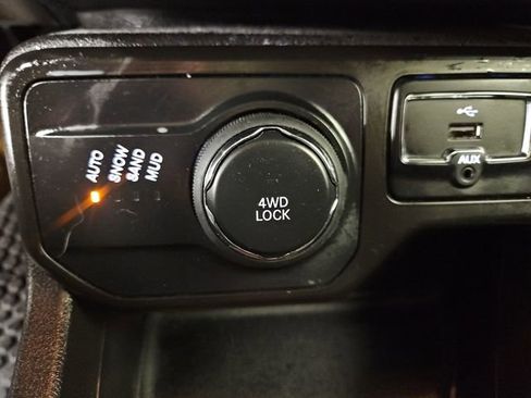 Used 2021 Jeep Renegade Latitude w/ Luxury Group I image 33