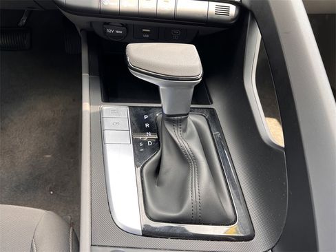 Used 2024 Hyundai Elantra SEL image 31