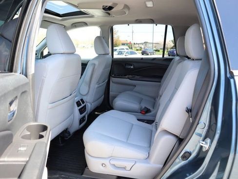 Used 2022 Honda Pilot Touring image 17