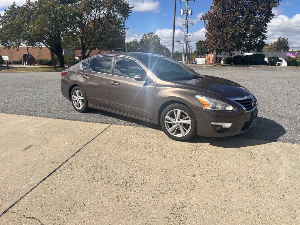 Used 2014 Nissan Altima 2.5 SL w/ Moonroof Package FWD image 10