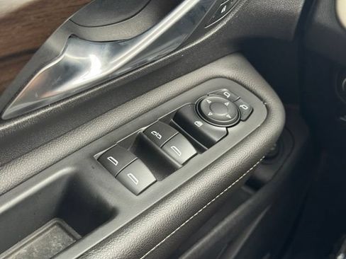 Used 2018 GMC Terrain Denali w/ Comfort Package AWD/4WD image 35