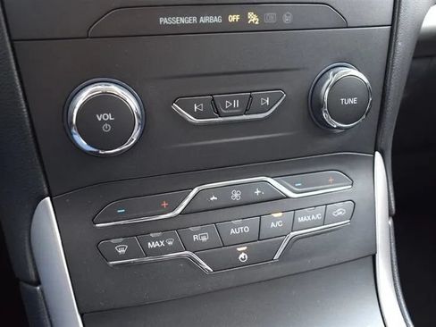 Used 2019 Ford Edge SEL FWD image 20