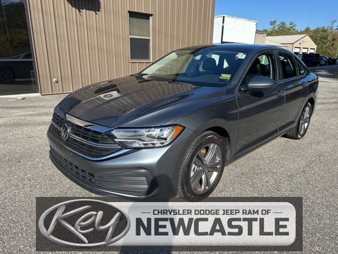 Used 2024 Volkswagen Jetta SE image 1