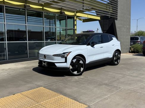 Used 2025 Volvo EX30 Ultra image 1