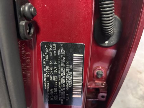 Used 2025 Hyundai Venue SEL image 29