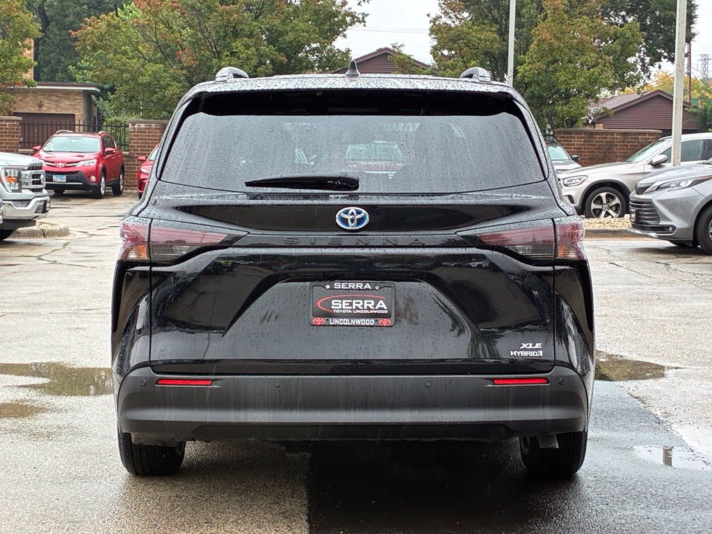 Used 2023 Toyota Sienna XLE FWD image 6