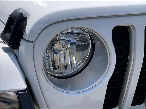 Used 2022 Jeep Gladiator Overland AWD/4WD image 32