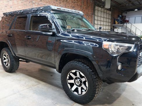 Used 2017 Toyota 4Runner TRD Off-Road image 2