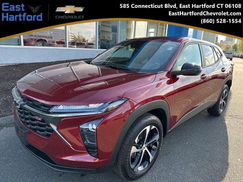 Used 2025 Chevrolet Trax RS w/ Sunroof Package FWD image 1