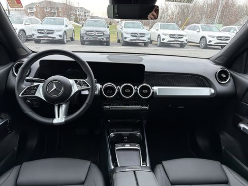 Used 2026 Mercedes-Benz GLB 250 4MATIC image 11