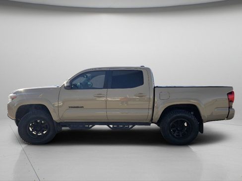 Used 2020 Toyota Tacoma SR5 image 19