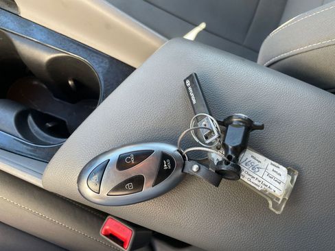 Used 2025 Hyundai Elantra SEL image 22