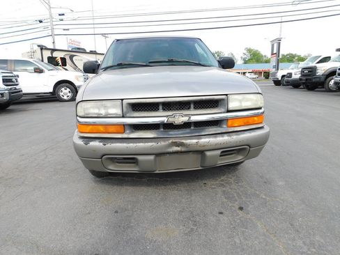 Used 2000 Chevrolet S10 Pickup LS w/ Preferred Equipment Group RWD image 19