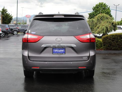 Used 2017 Toyota Sienna Limited AWD/4WD image 5