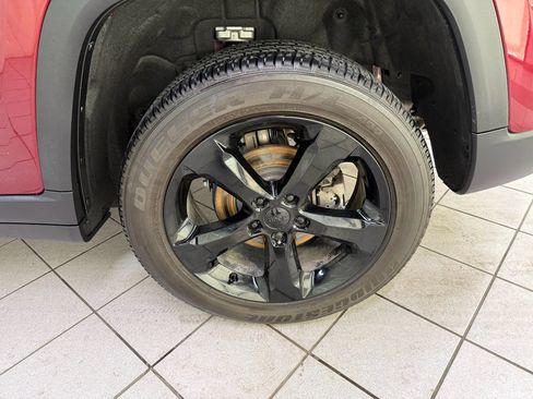 Used 2024 Jeep Grand Cherokee Altitude AWD/4WD image 13