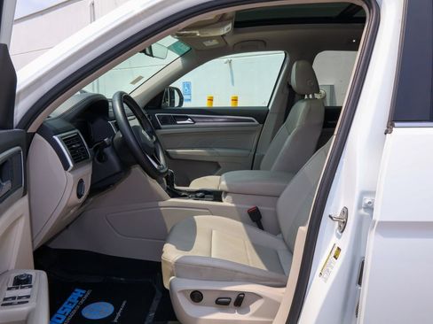 Used 2023 Volkswagen Atlas SE w/ Panoramic Sunroof Package AWD/4WD image 12
