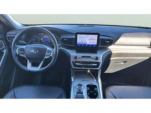 Certified 2022 Ford Explorer XLT w/ Equipment Group 202A image 15