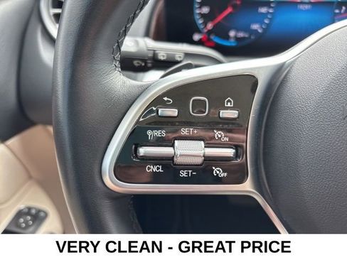 Used 2023 Mercedes-Benz GLB 250 4MATIC w/ Premium Package image 8