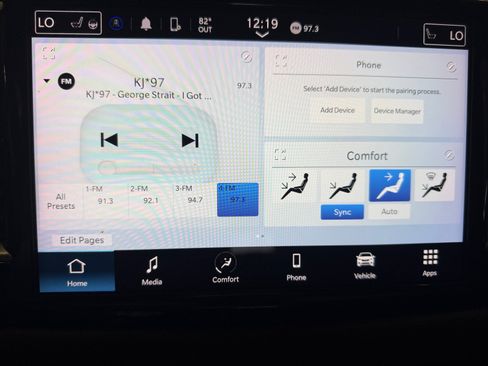 Used 2024 Chrysler Pacifica Touring-L FWD image 42