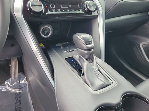 Used 2023 Toyota Venza LE image 20