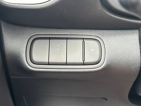 Certified 2023 Hyundai Venue Limited FWD image 12
