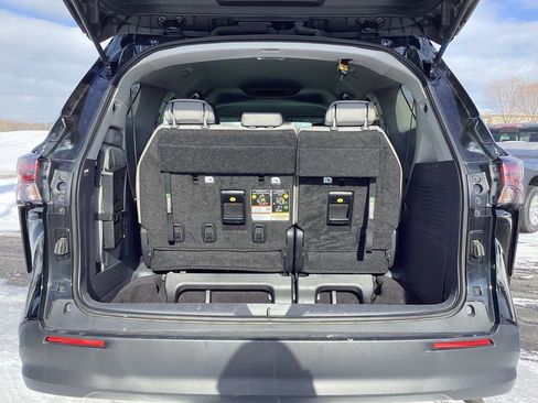 Used 2024 Toyota Sienna LE image 11